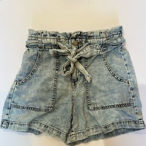 Banana Republic women’s paper bag shorts with tie, size 25/0